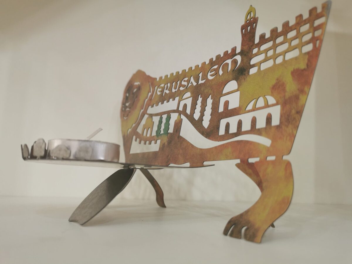 One of a kind Lion Candle holder detail